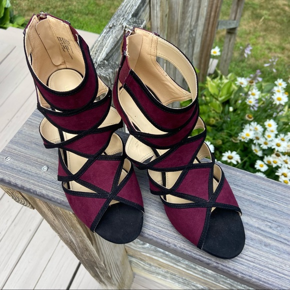 3/$15 Classy Geometric Pumps - Picture 3 of 8